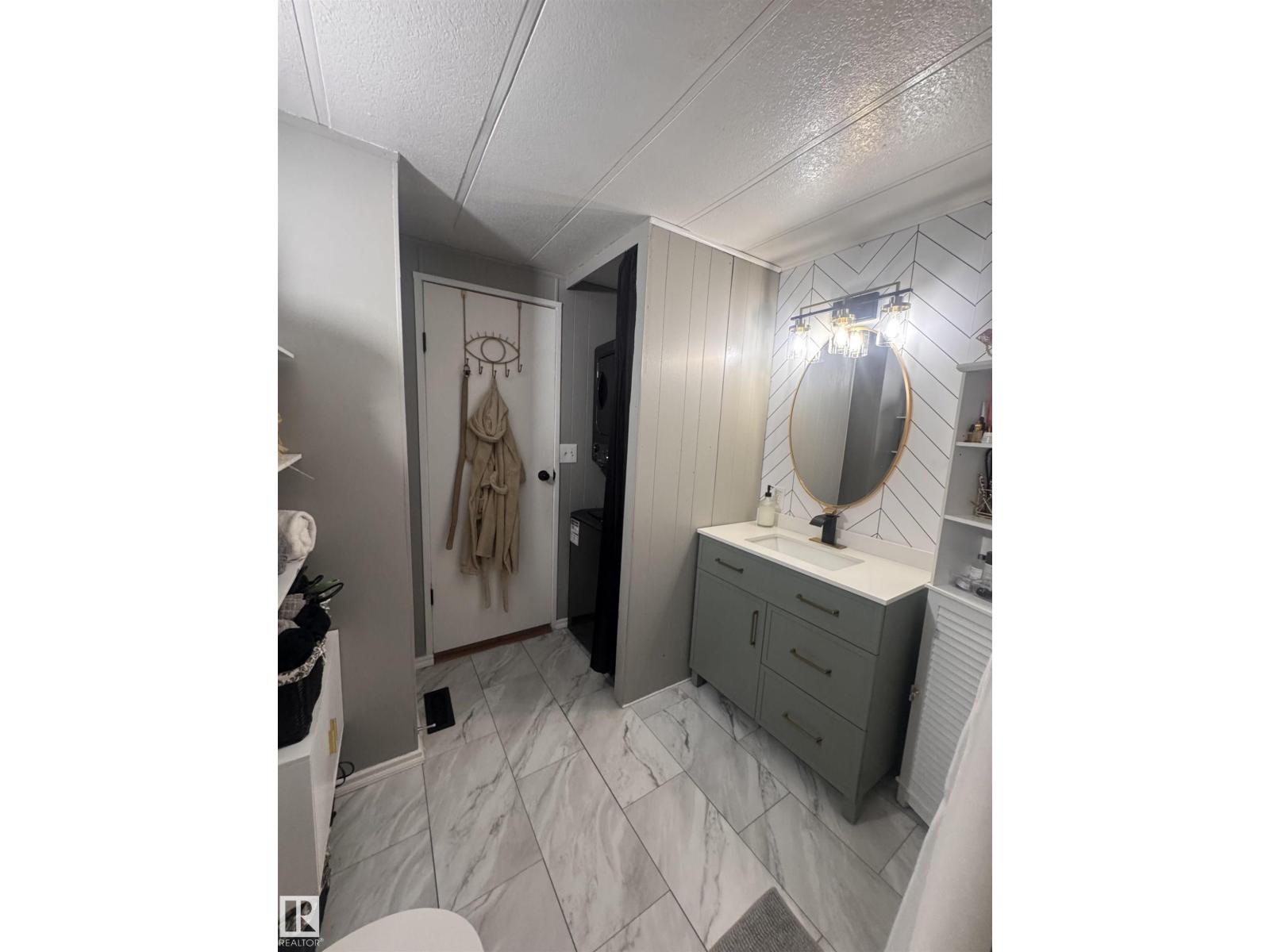 #44 9501 104 Ave - 19