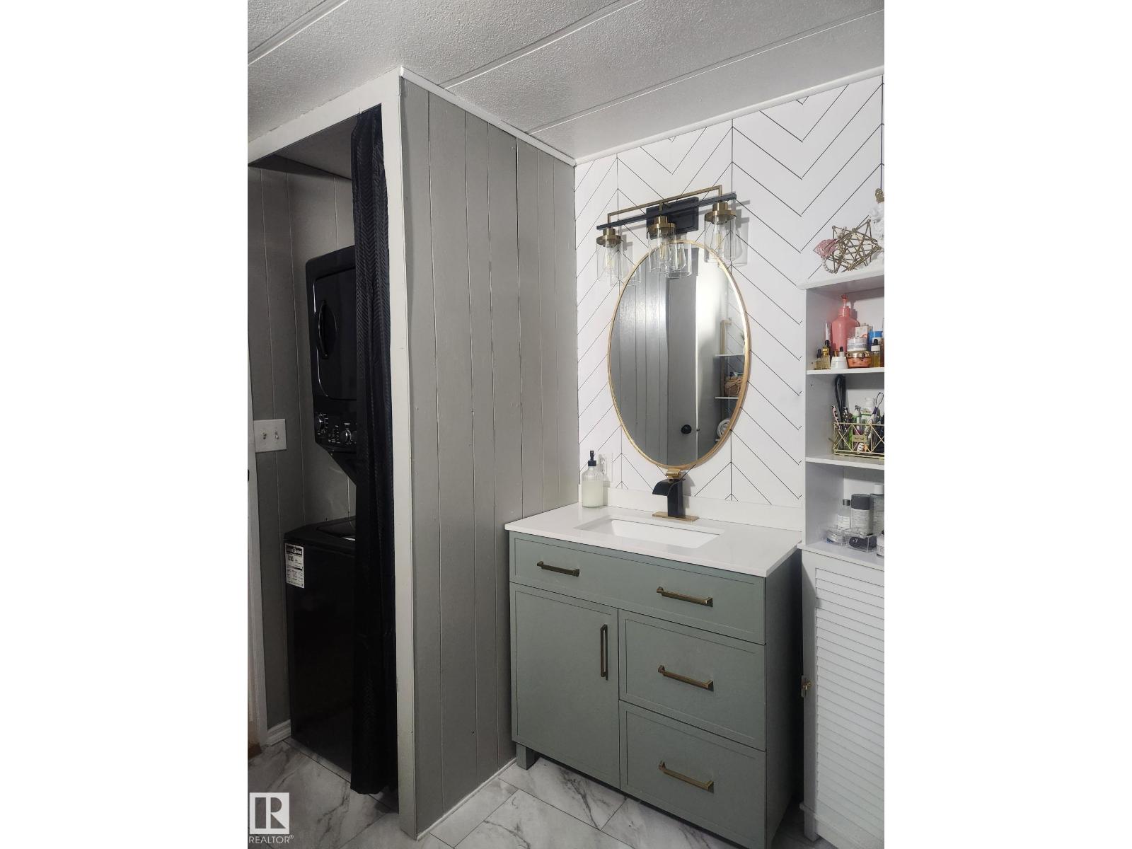 #44 9501 104 Ave - 28