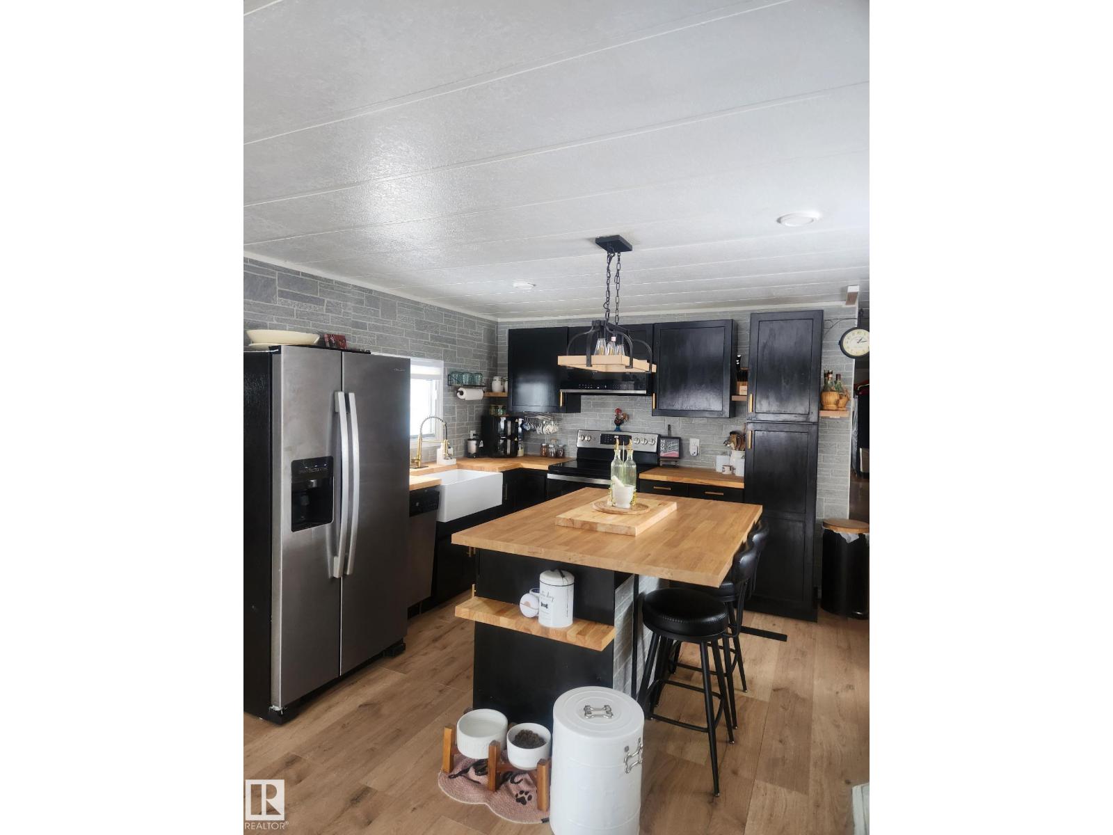 #44 9501 104 Ave - 36