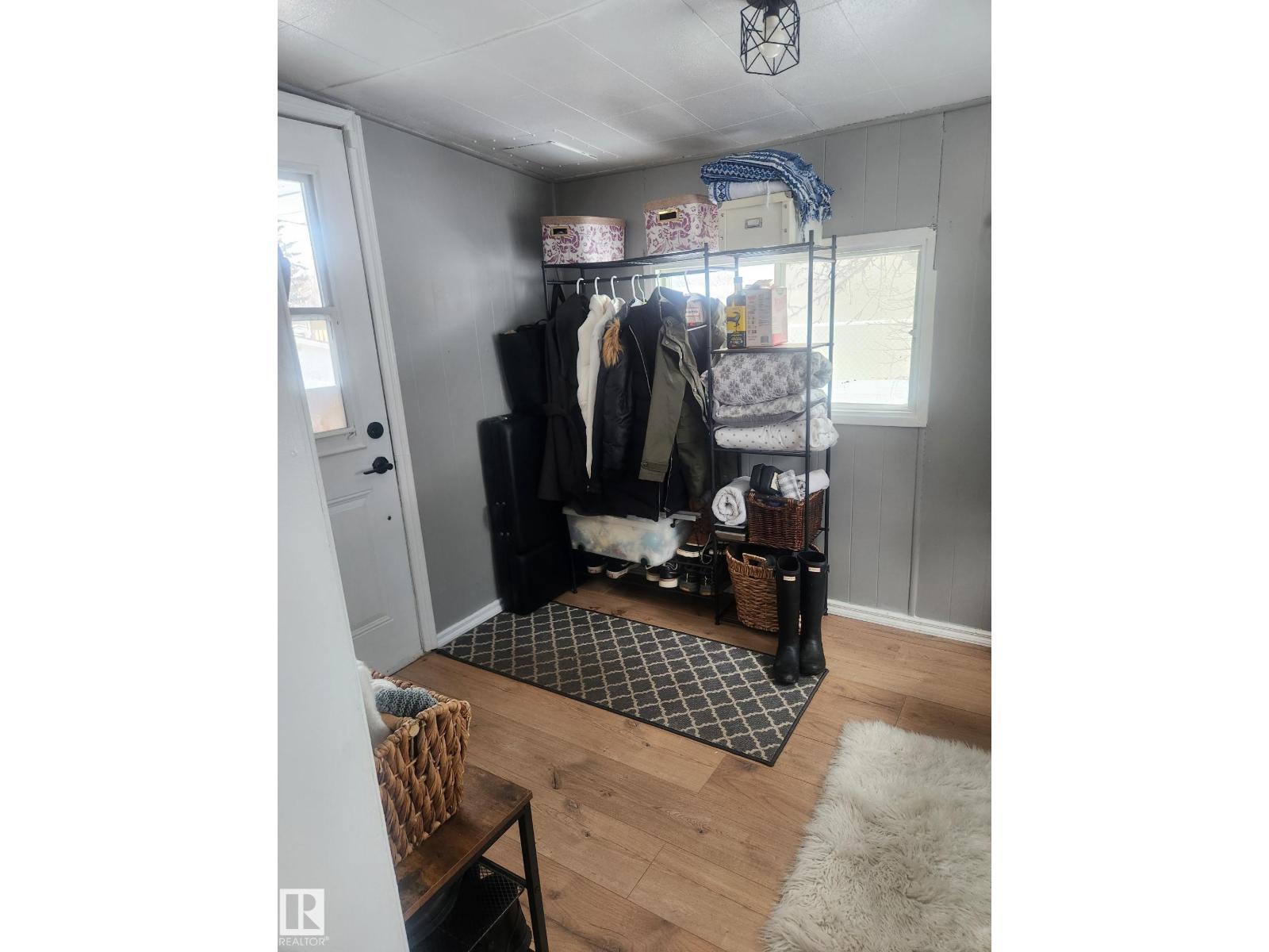 #44 9501 104 Ave - 38