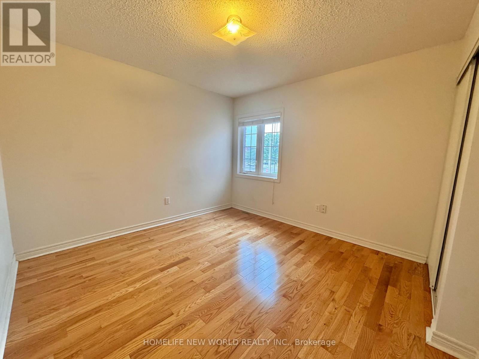 7 SYMPHONY GATE - Image 15