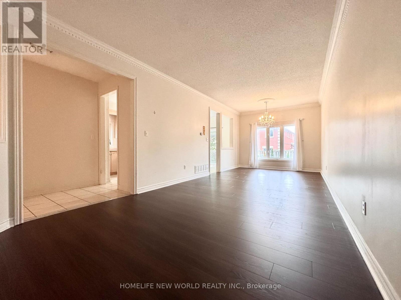 7 SYMPHONY GATE - Image 9