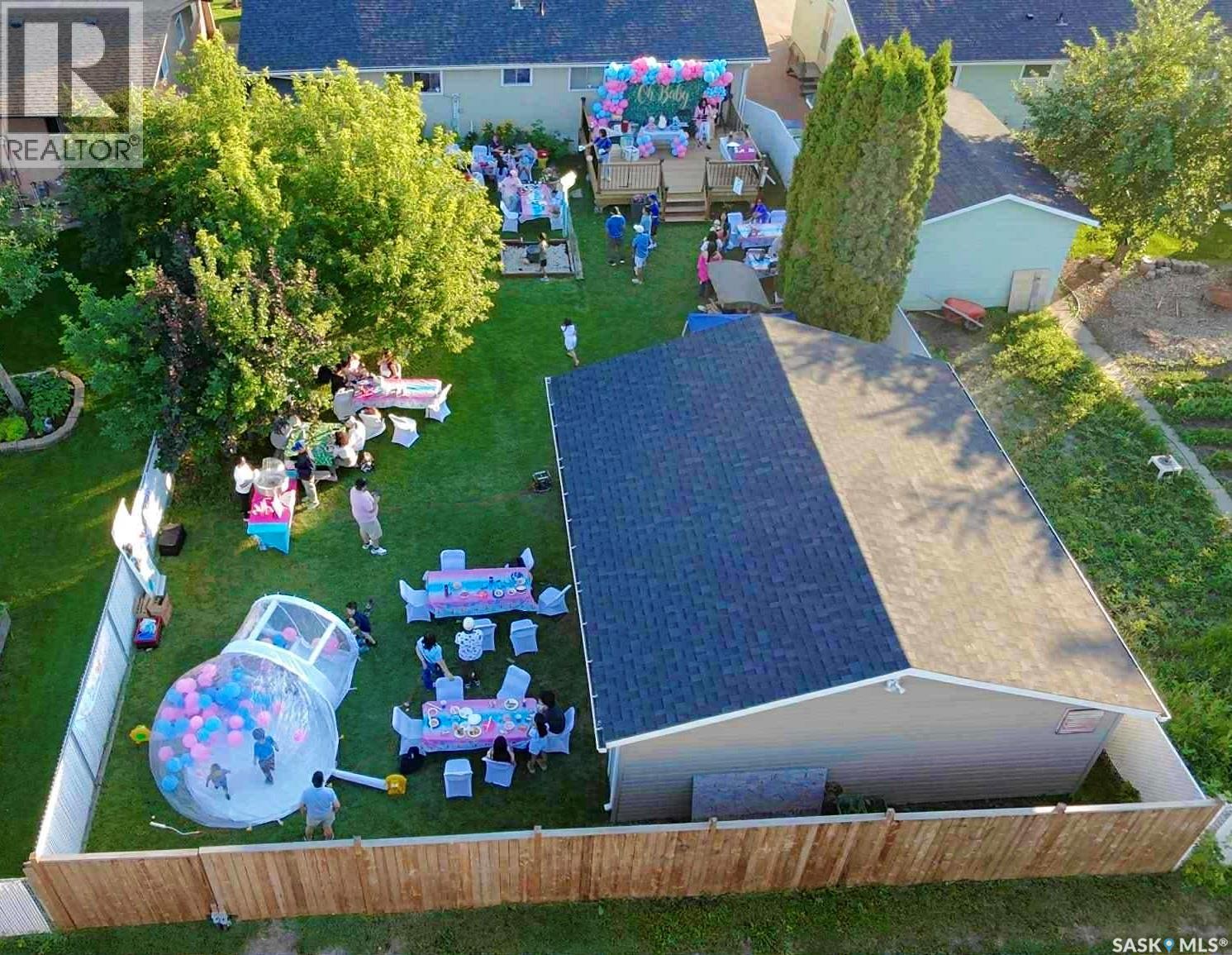 10 Mackie CRESCENT - 32