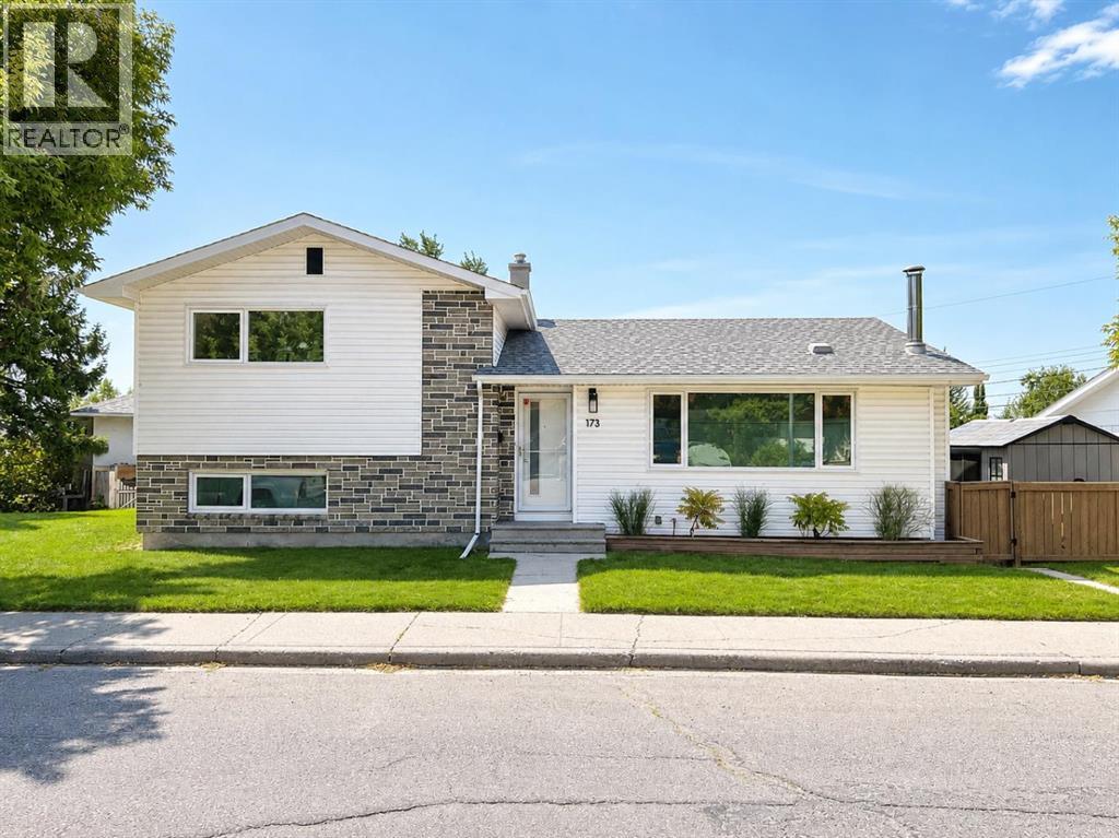 173 Cornwallis Drive NW - 1