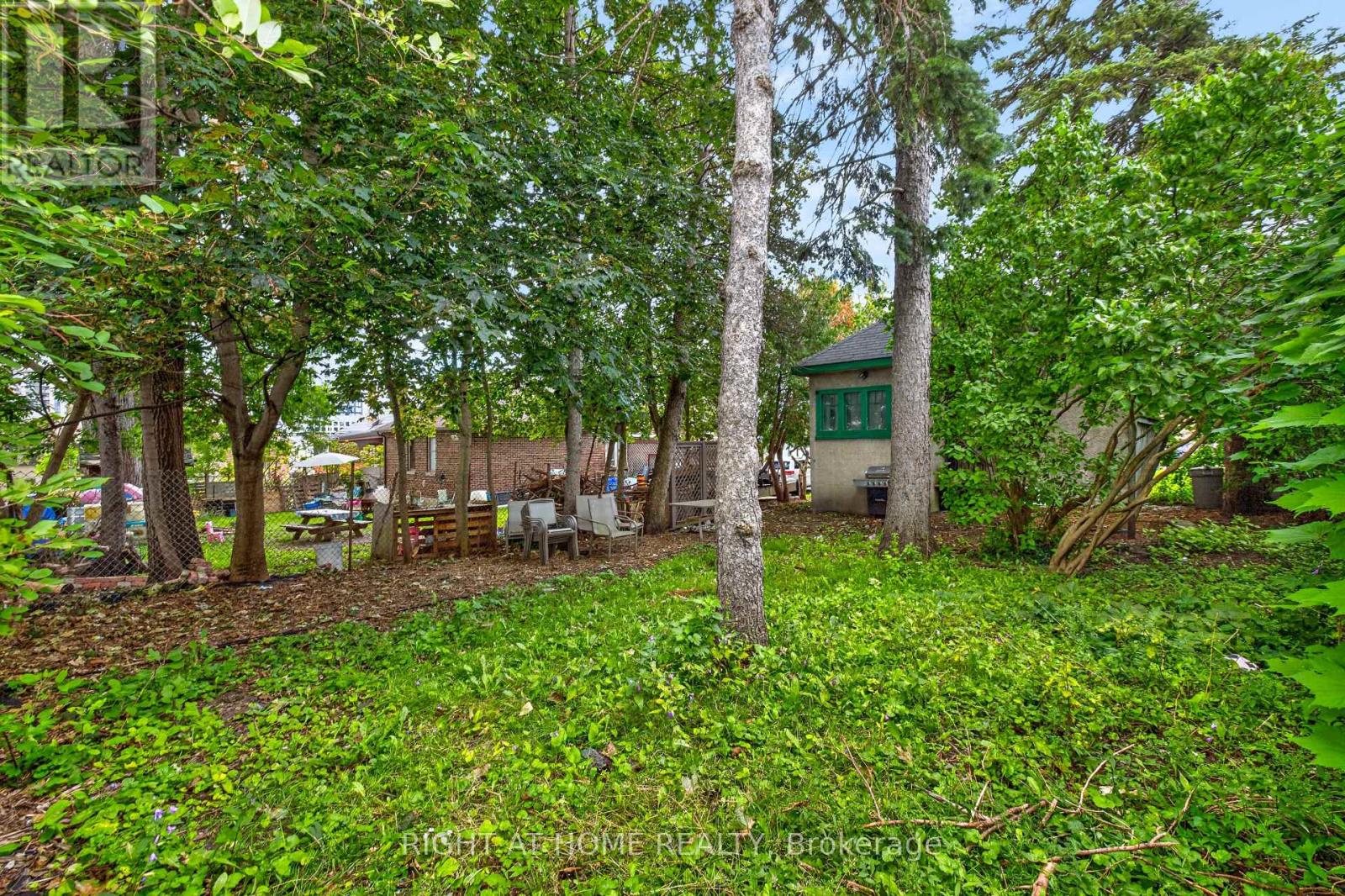 85 MAPLE AVENUE - 28