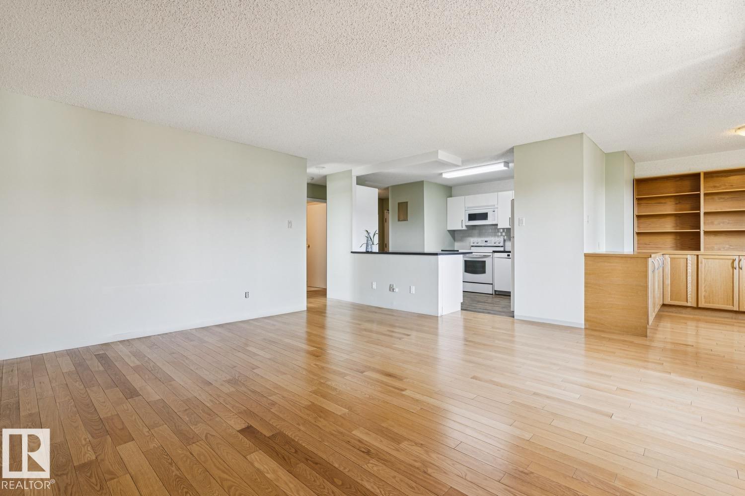 #905 9929 113 ST NW - Image 10
