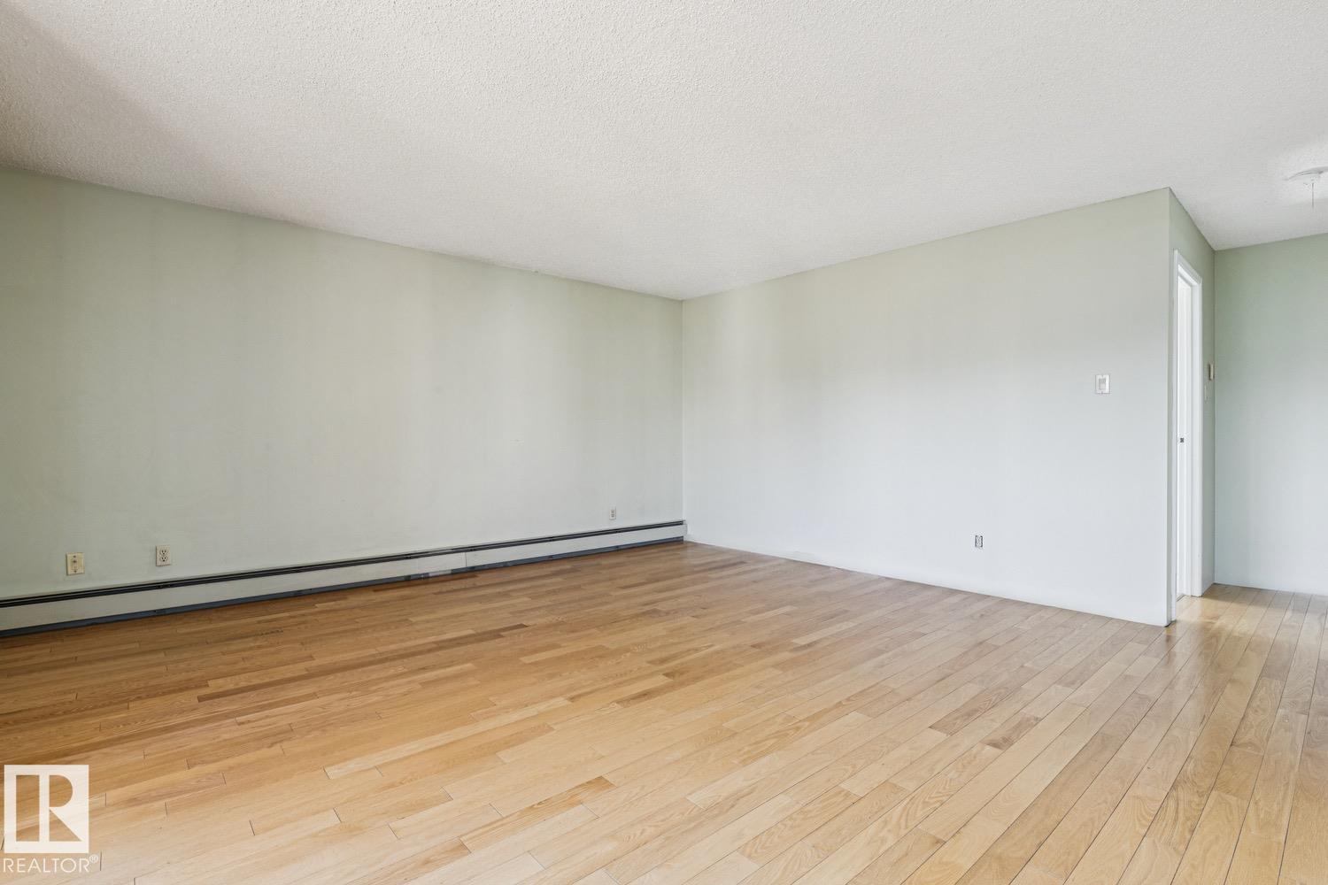 #905 9929 113 ST NW - Image 11