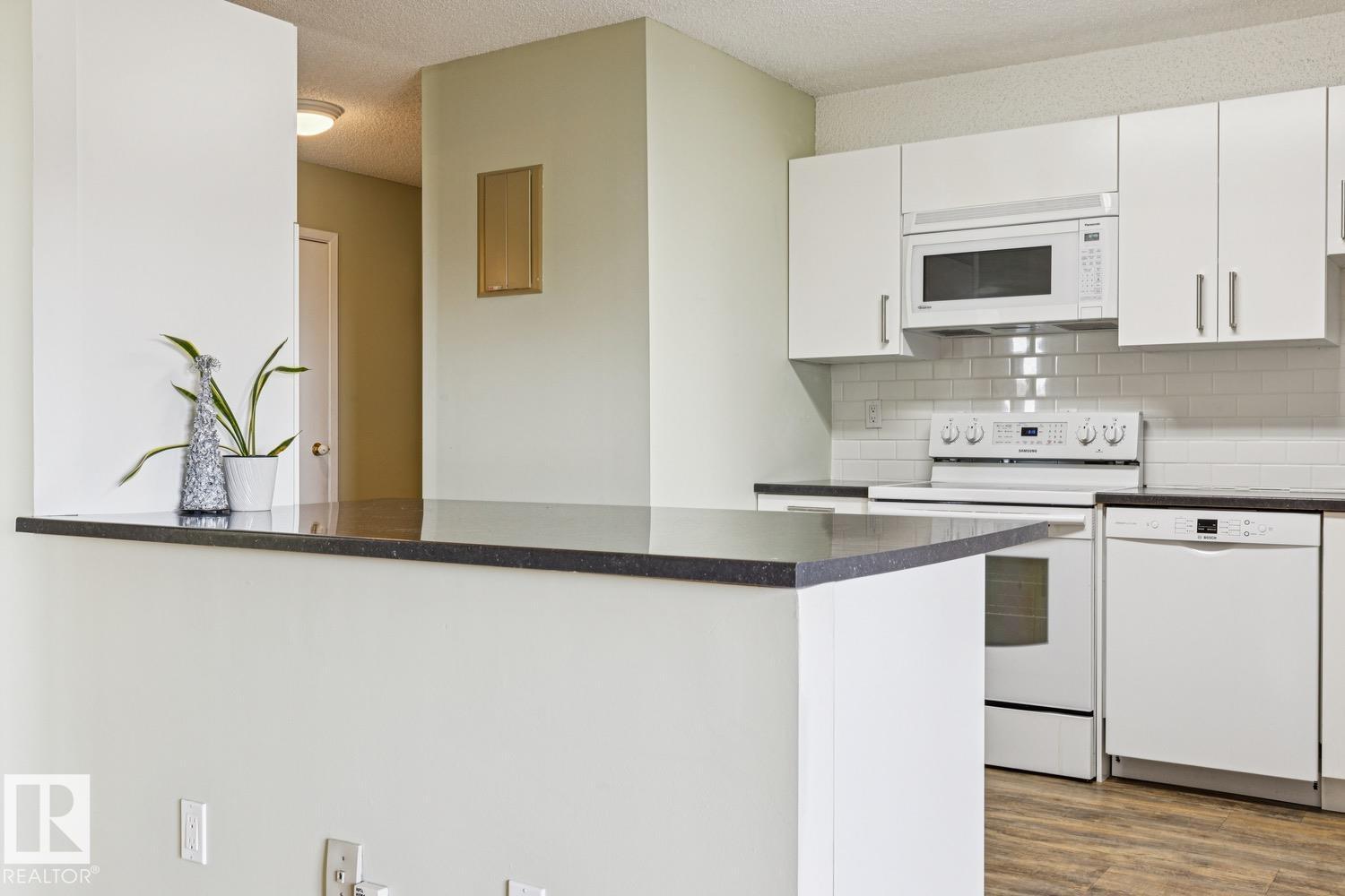 #905 9929 113 ST NW - Image 16