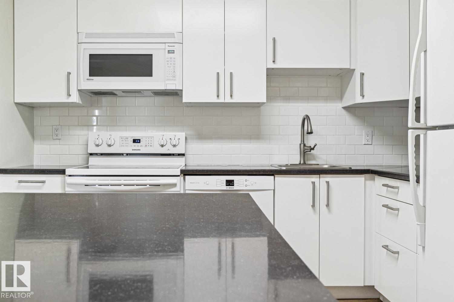 #905 9929 113 ST NW - Image 18