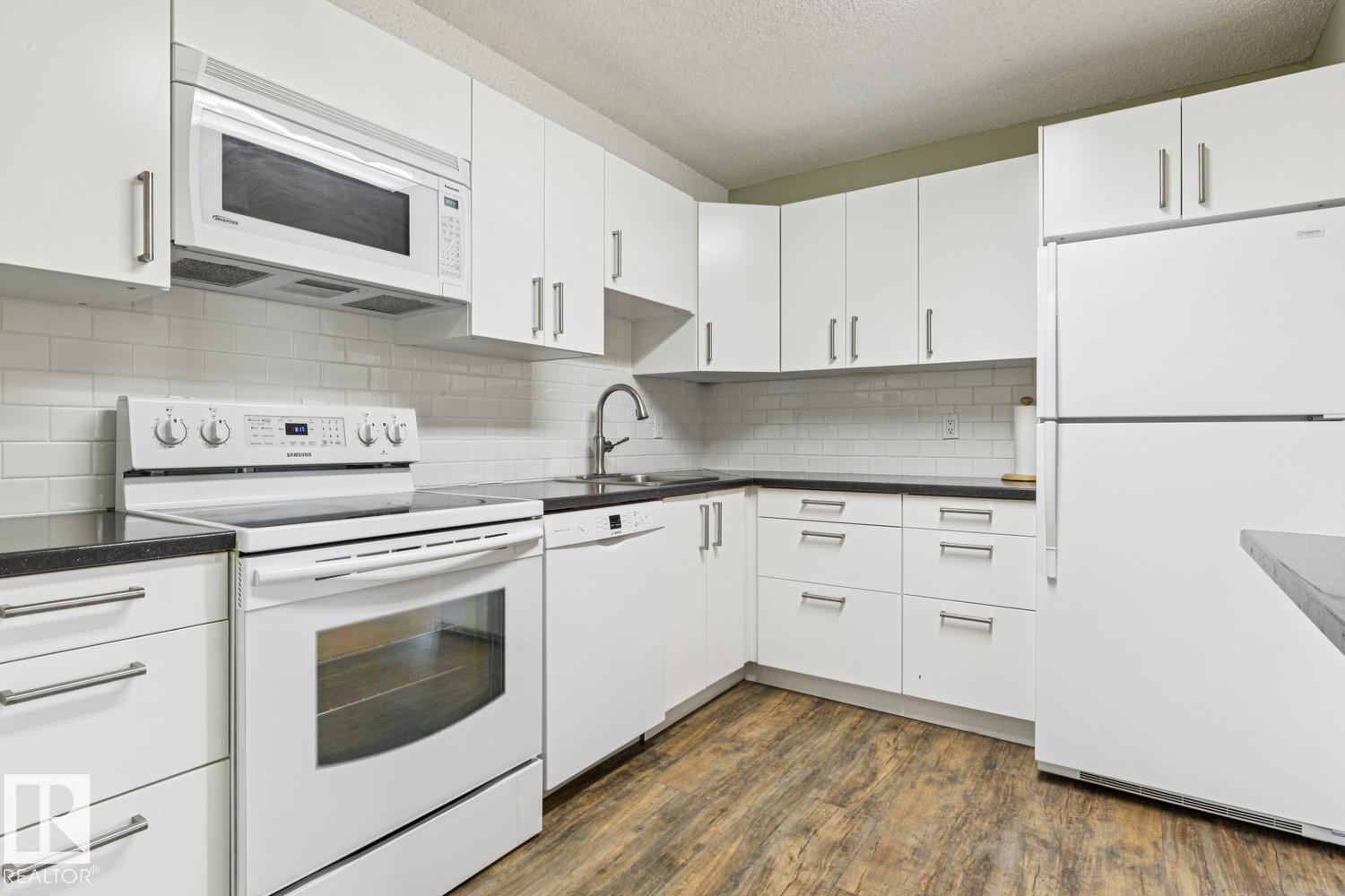#905 9929 113 ST NW - 19