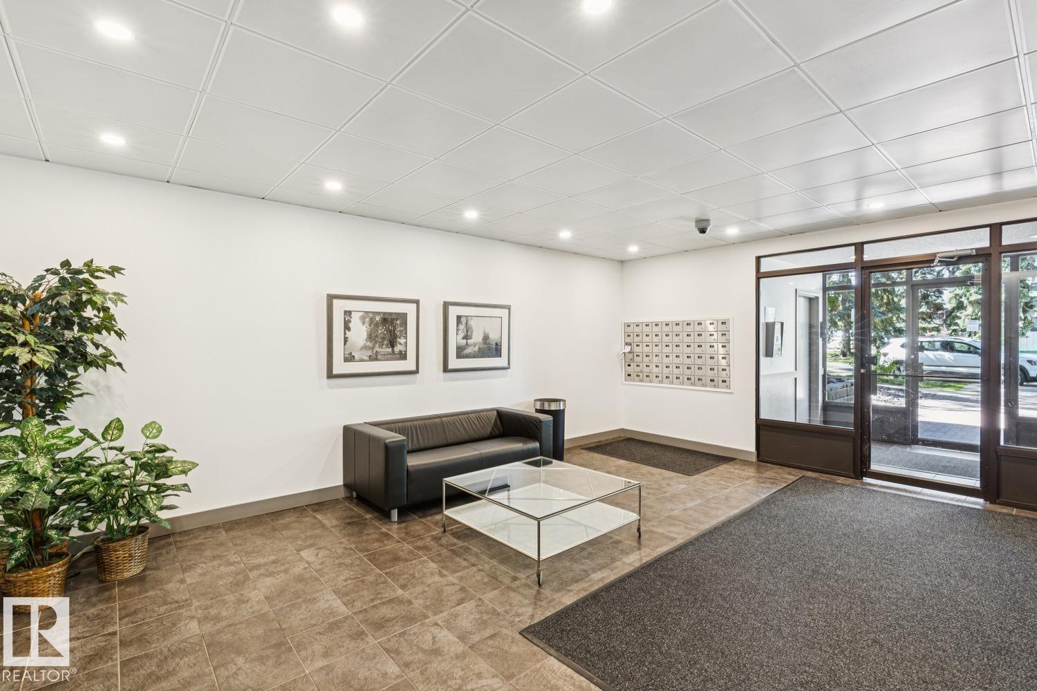 #905 9929 113 ST NW - 23