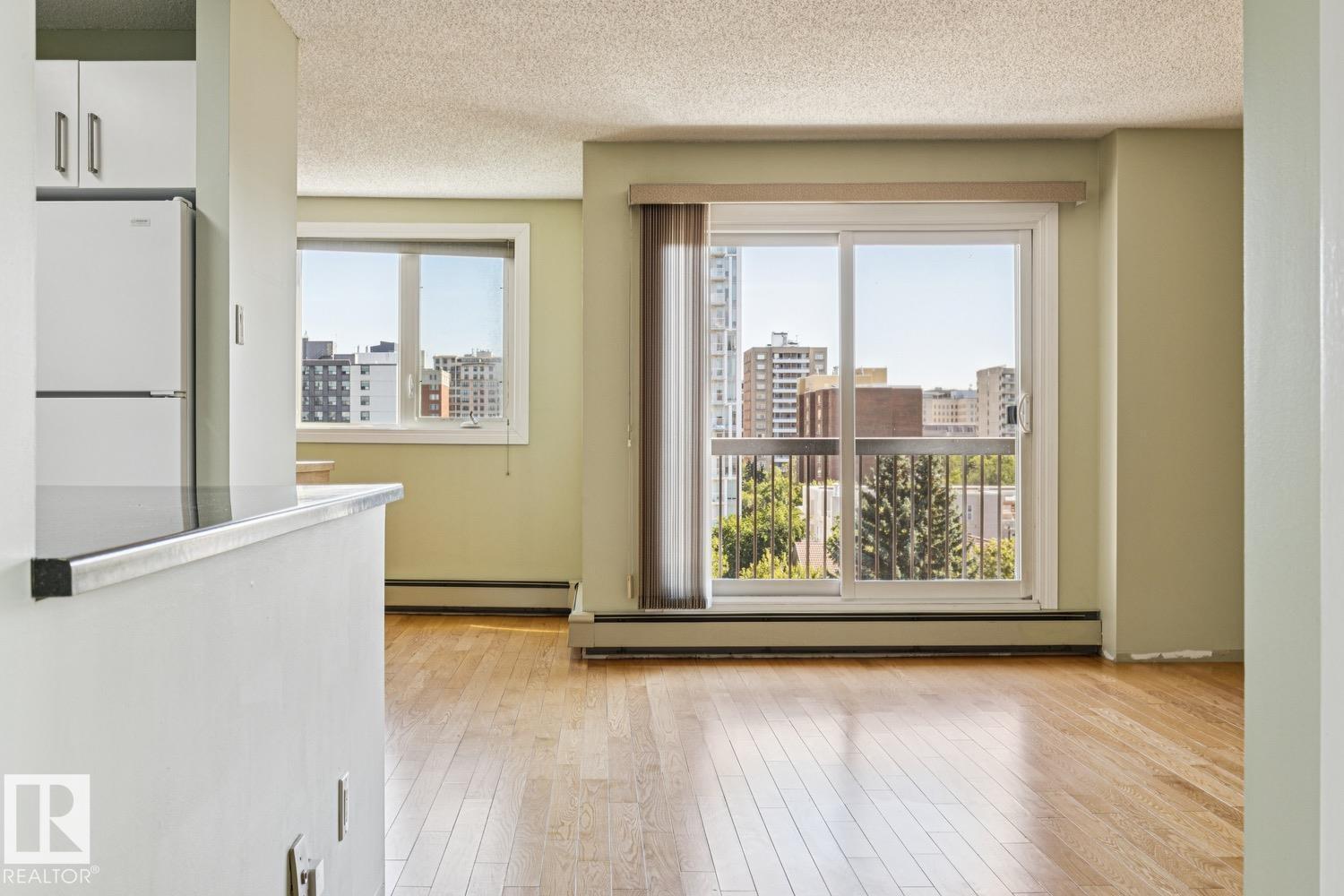 #905 9929 113 ST NW - 6