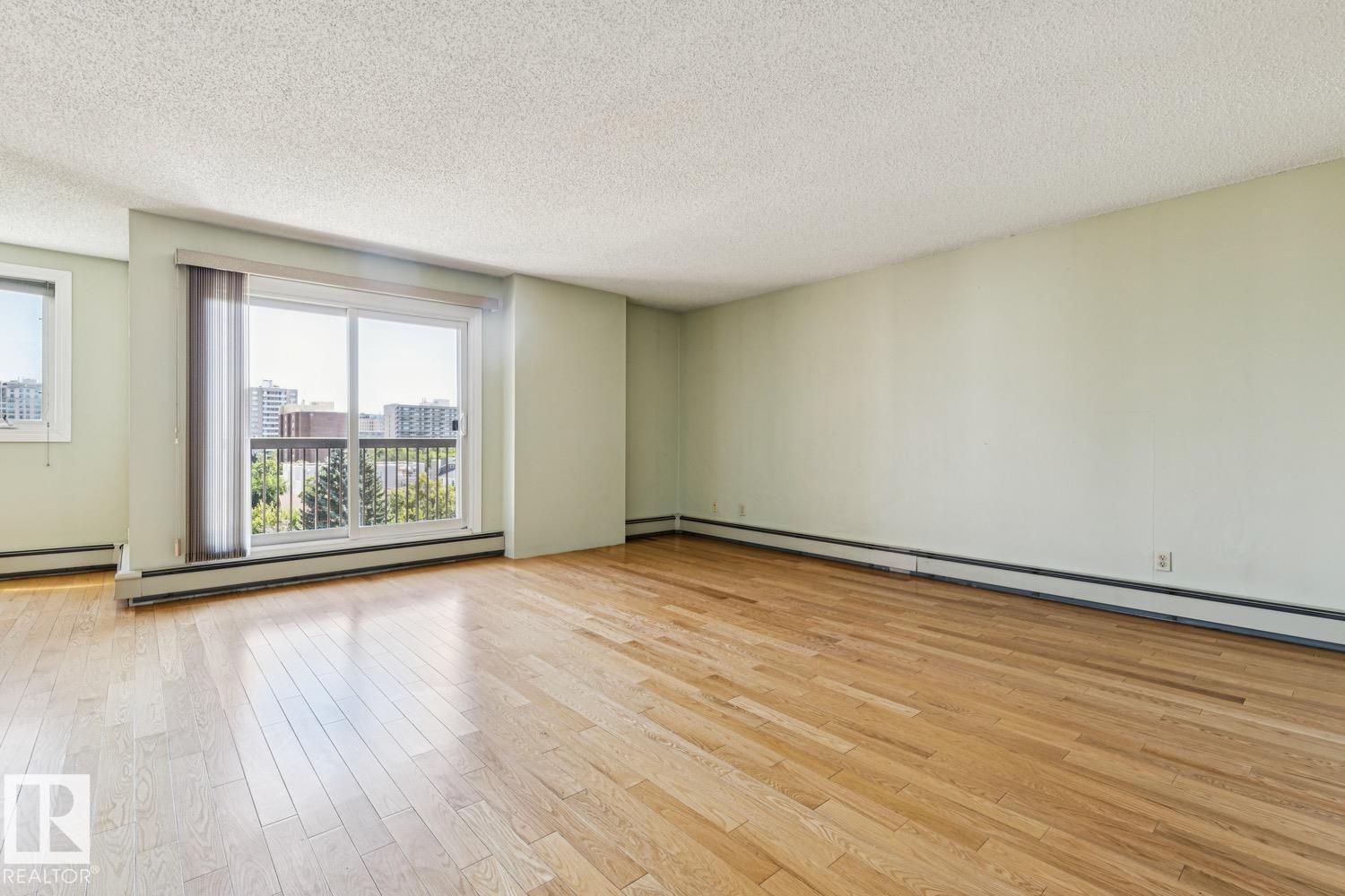#905 9929 113 ST NW - 8