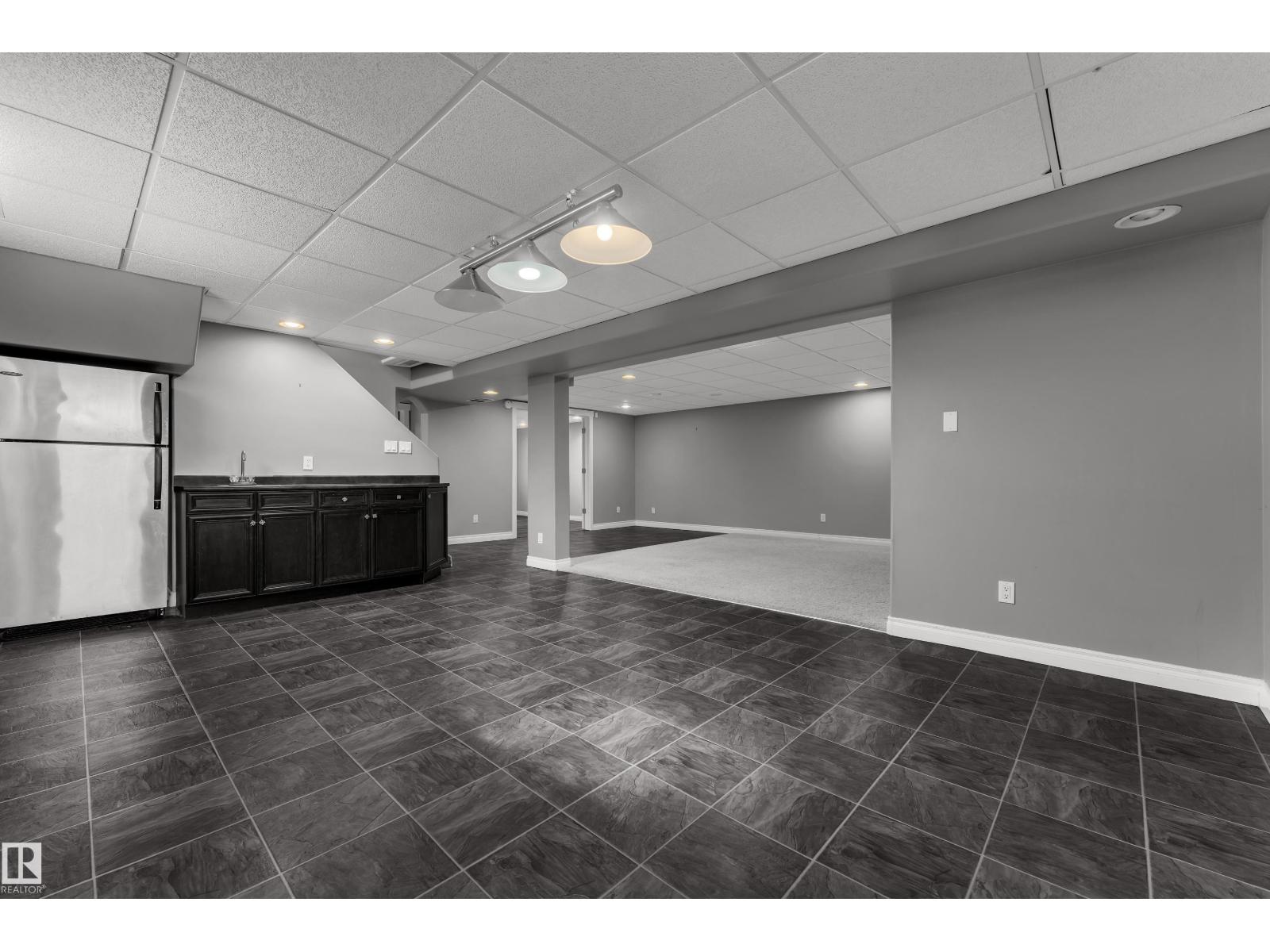 8803 68A ST NW - 35