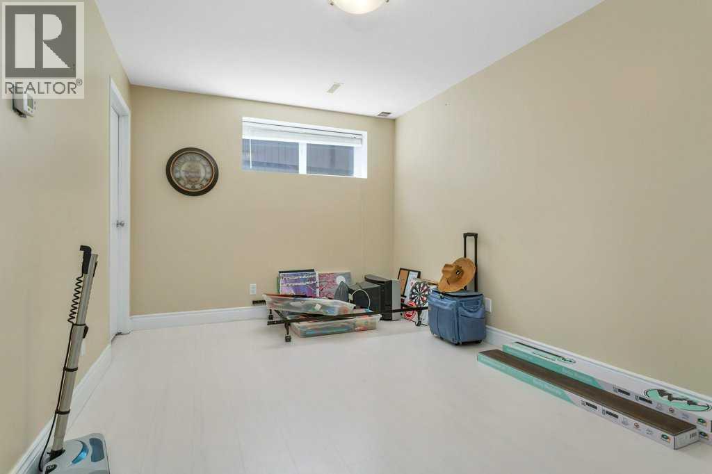 19 Lougheed Close - 31