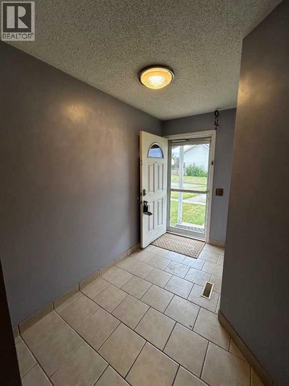 #161 20 Falbury Crescent NE - 4
