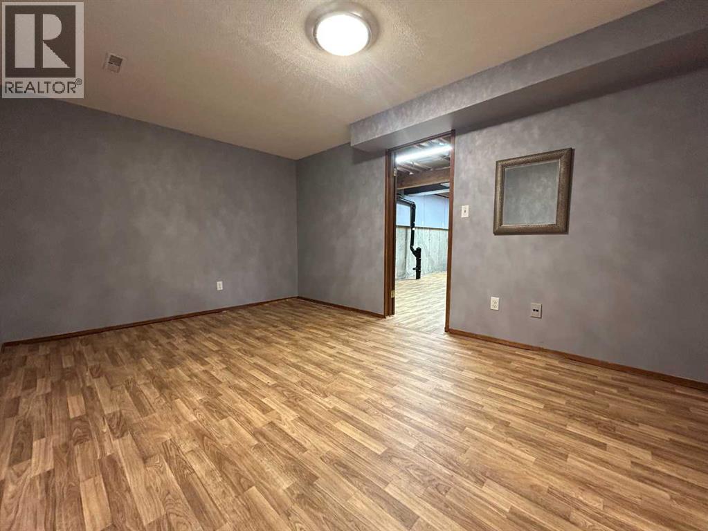 #161 20 Falbury Crescent NE - 25