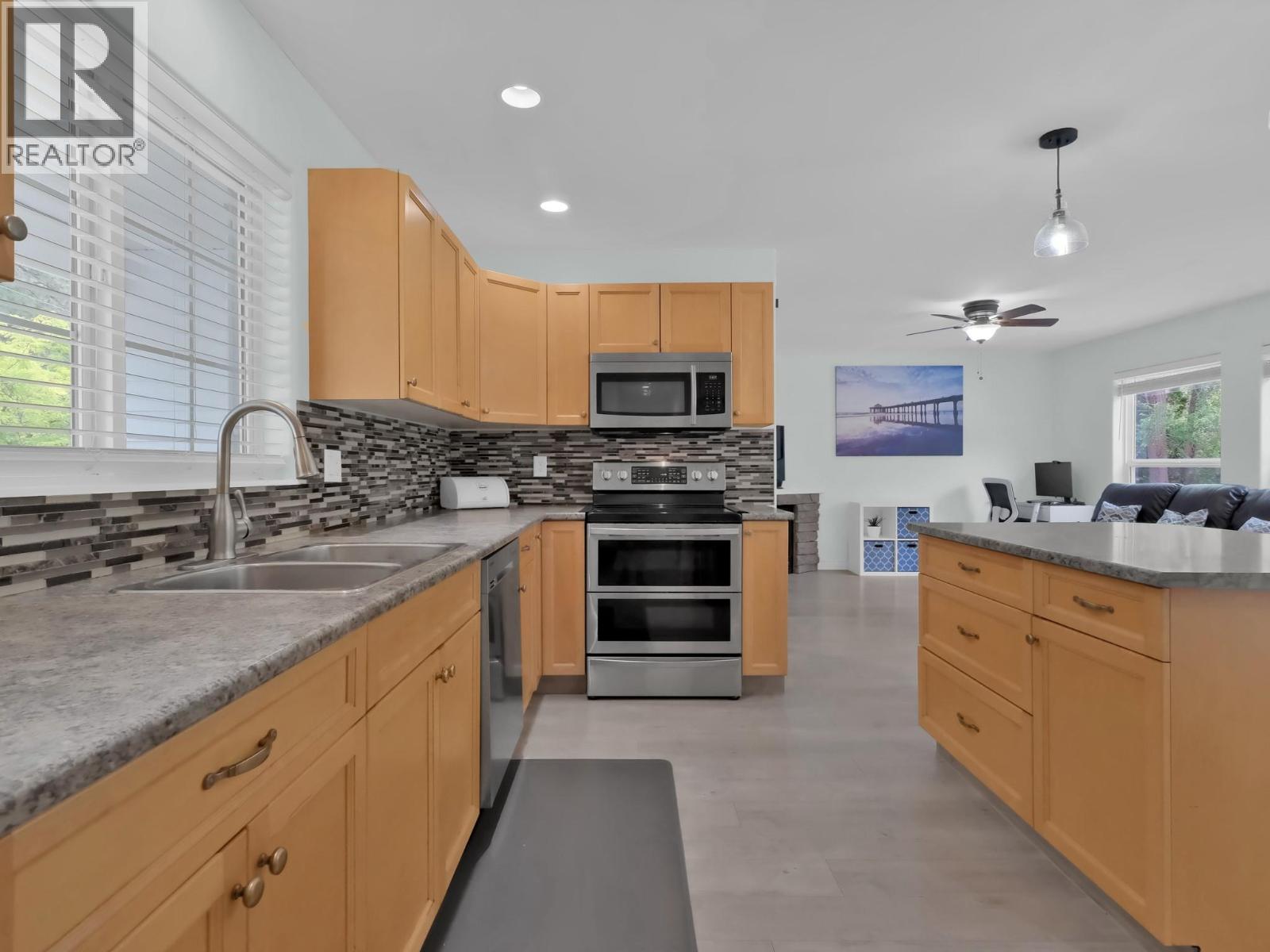  7200 VICTORIA Road South, Summerland