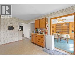 Living room - 625 Broadway St, Saanich, BC V8Z2G5 Photo 12