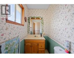 625 Broadway St, Saanich, BC V8Z2G5 Photo 27