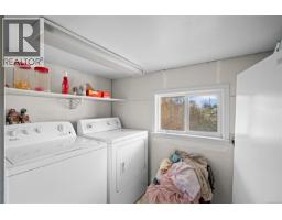 625 Broadway St, Saanich, BC V8Z2G5 Photo 29