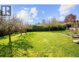 625 Broadway St, Saanich, BC V8Z2G5 Photo 33