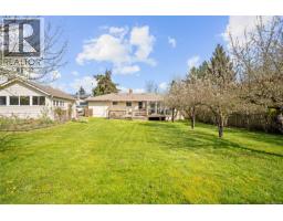625 Broadway St, Saanich, BC V8Z2G5 Photo 38