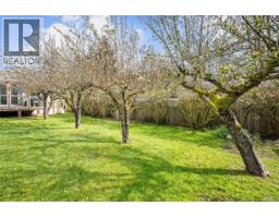 625 Broadway St, Saanich, BC V8Z2G5 Photo 40
