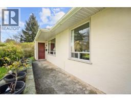 625 Broadway St, Saanich, BC V8Z2G5 Photo 47