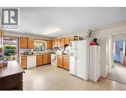 Dining room - 625 Broadway St, Saanich, BC V8Z2G5 Photo 7