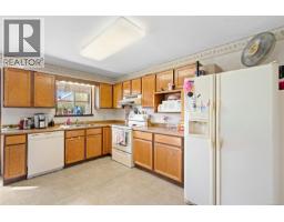 Primary Bedroom - 625 Broadway St, Saanich, BC V8Z2G5 Photo 9