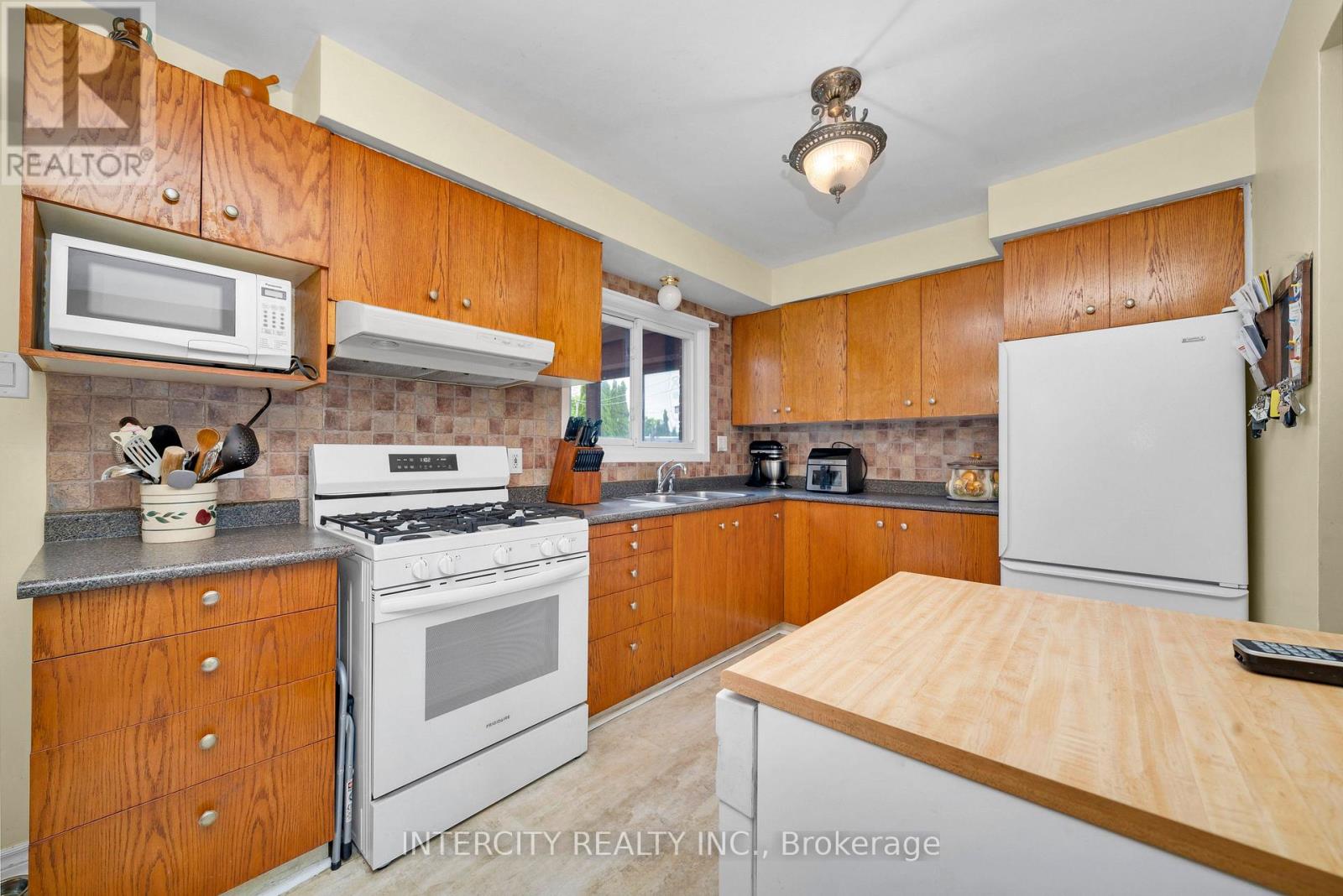48 GOLDSBORO ROAD - Image 13