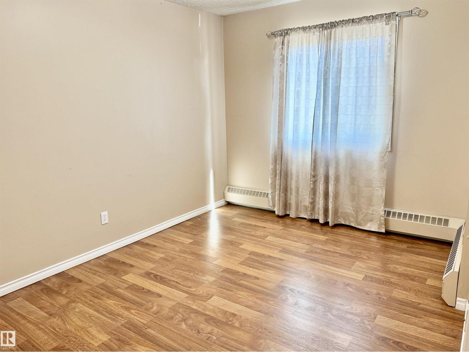 #204 11807 101 ST NW - 17
