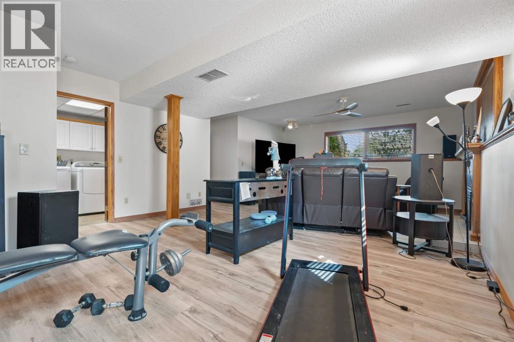 906 7 Street SE - 38