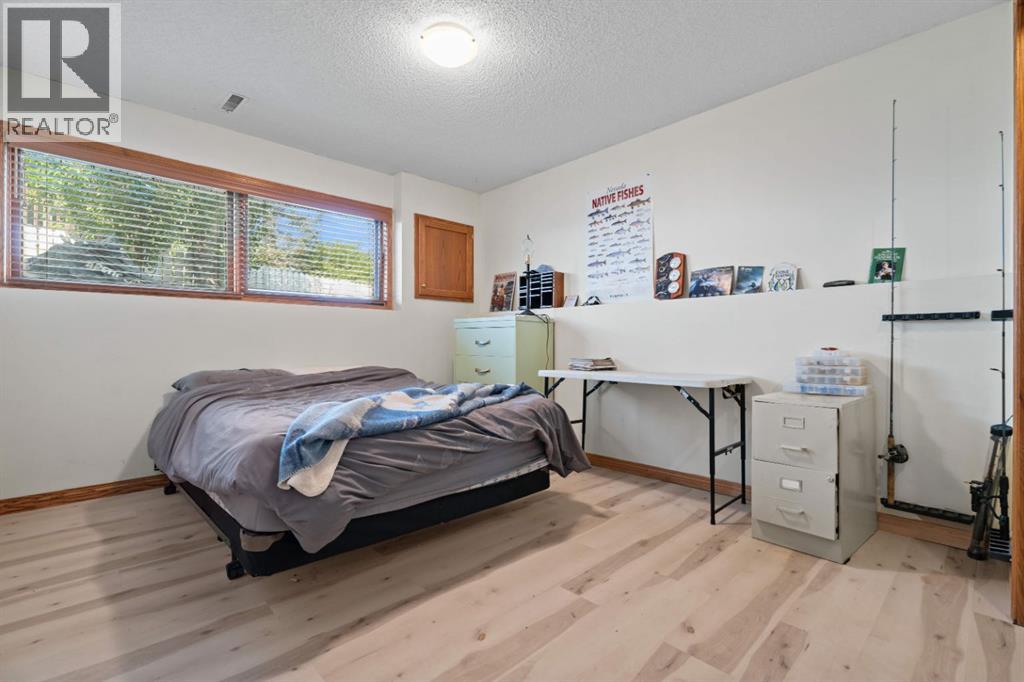 906 7 Street SE - 39