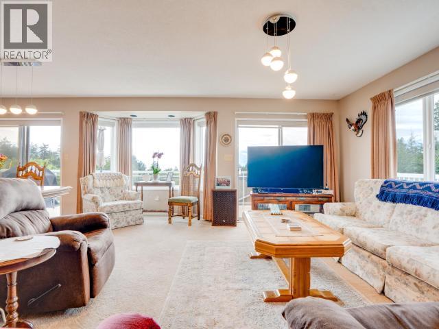 6886 HARVIE AVE - 3