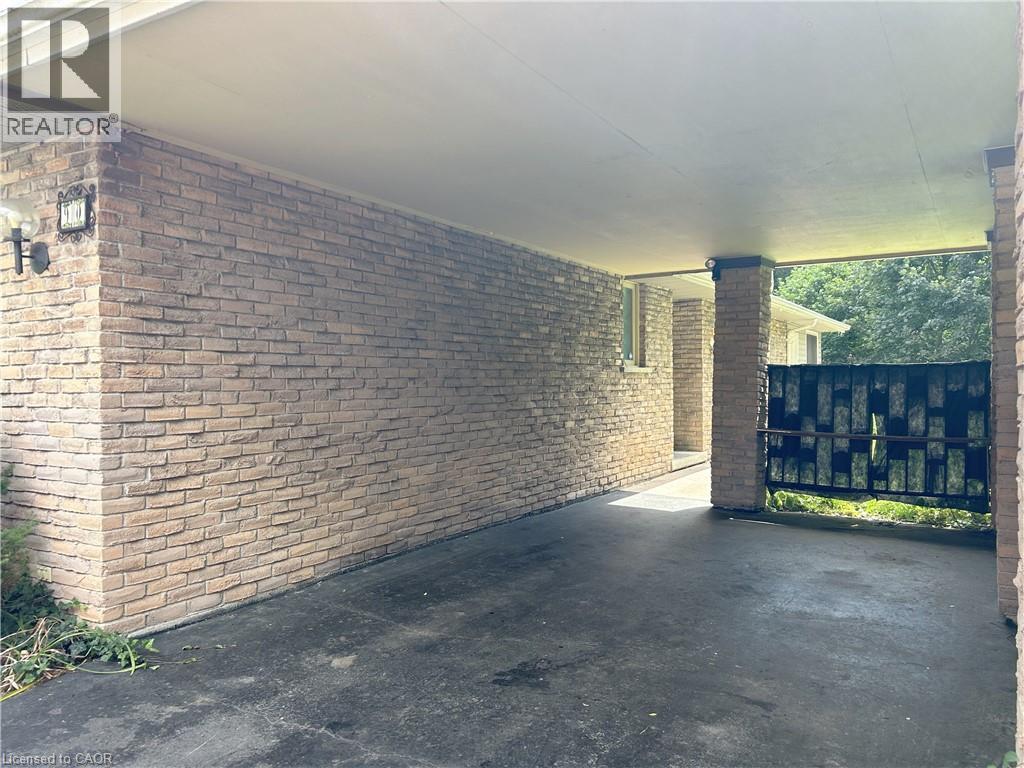 90 QUEENSWAY E - Image 4