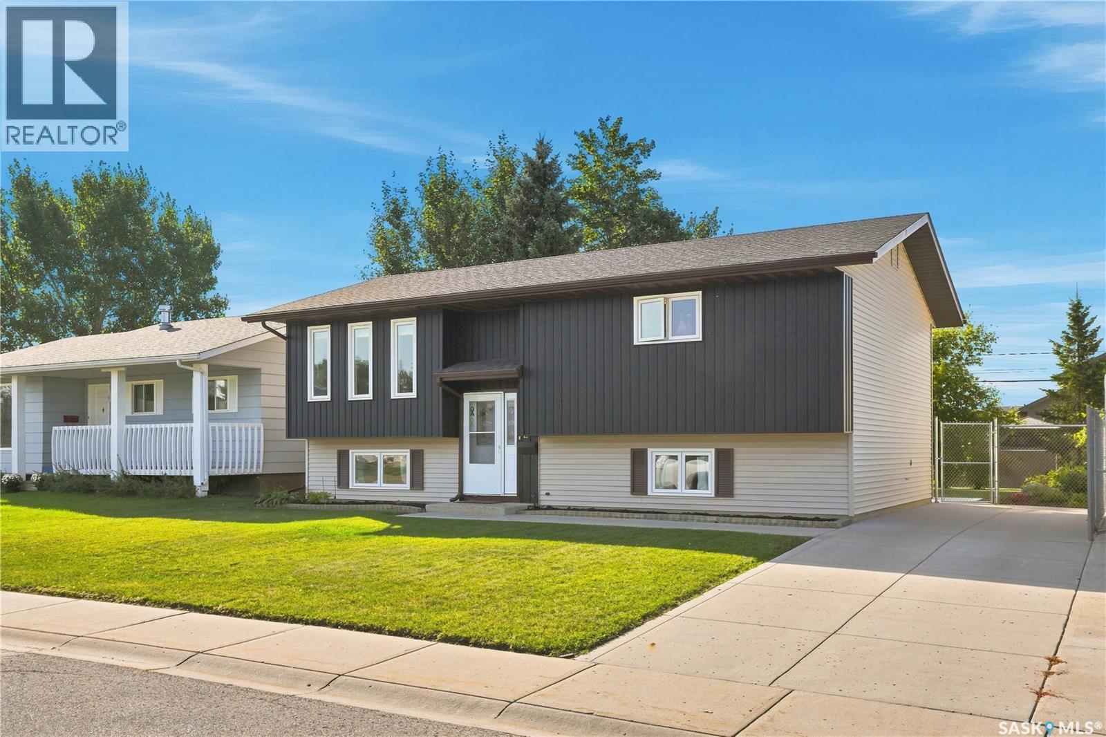 402 Fehr CRESCENT - 2