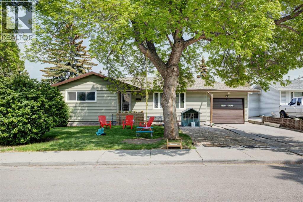 212 Hendon Drive NW, Calgary, Alberta, T2K1Z2
