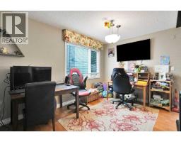 Bedroom - 5748 Dalmead Crescent Nw, Calgary, AB T2A1E6 Photo 11