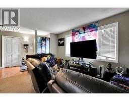 Kitchen - 5748 Dalmead Crescent Nw, Calgary, AB T2A1E6 Photo 10