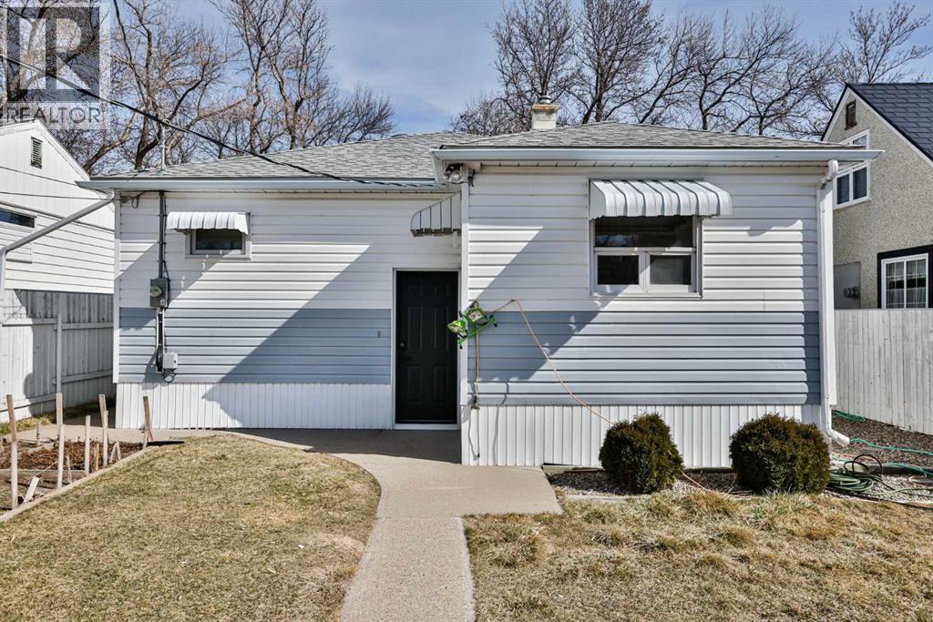 722 20 Street S - 3