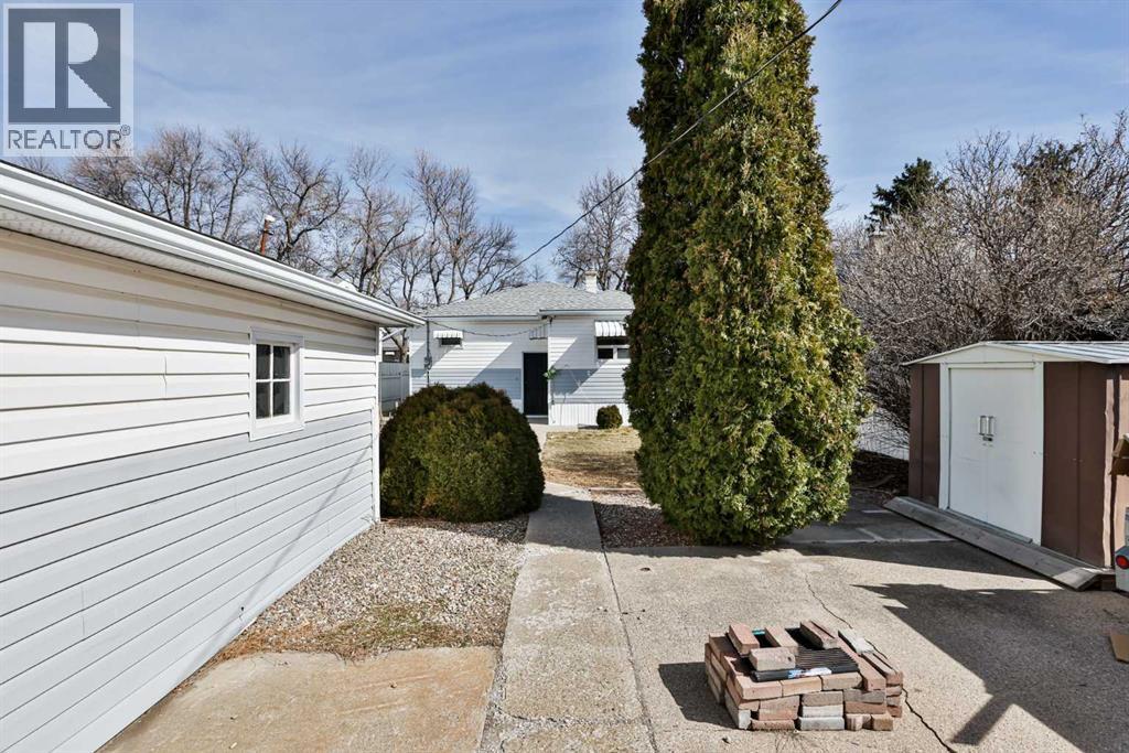 722 20 Street S - 5