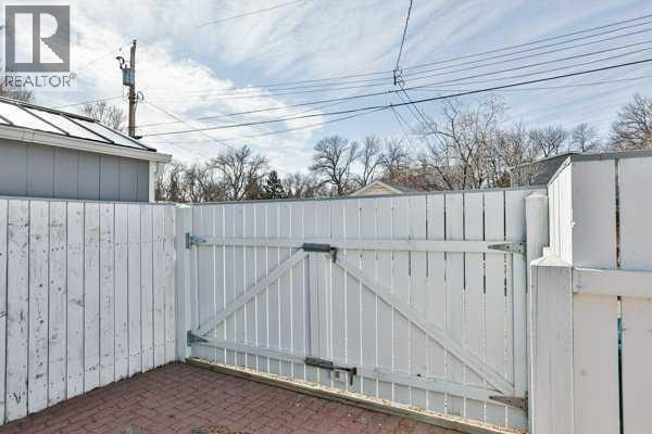 722 20 Street S - 6