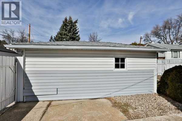 722 20 Street S - 7