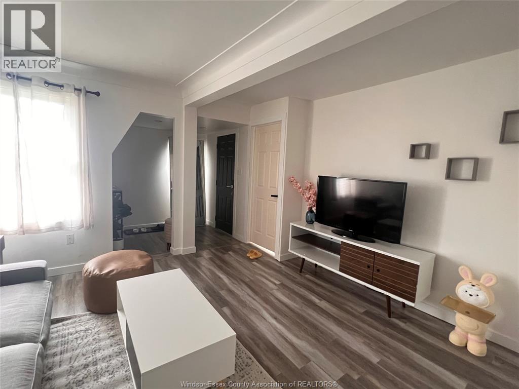2427 MERCER, Windsor, Ontario, N8X3R6, Windsor, Ontario — photo 2 of 5