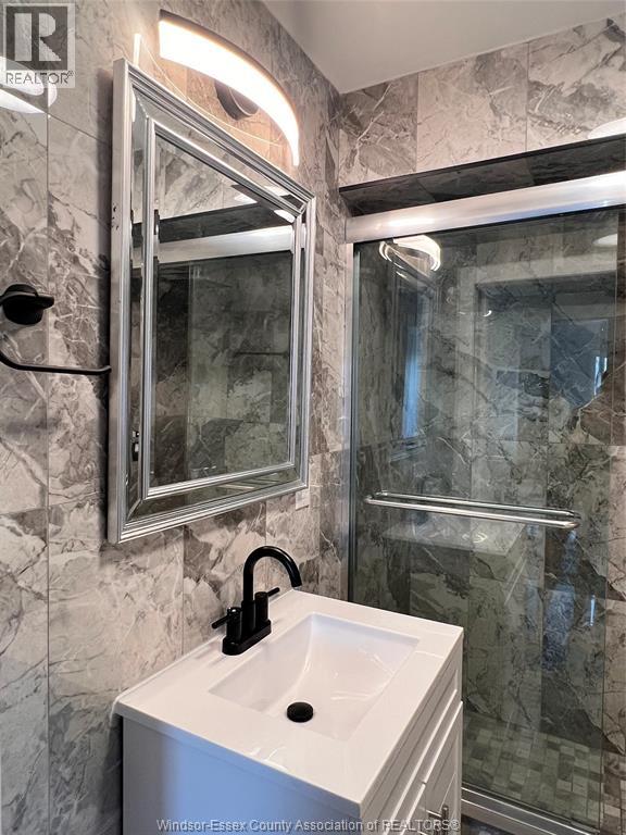 2427 MERCER, Windsor, Ontario, N8X3R6, Windsor, Ontario — photo 4 of 5