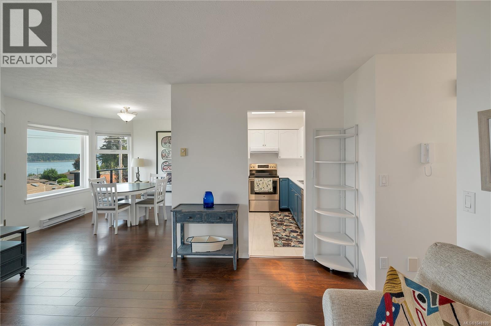 #4G 690 Colwyn St - Image 5