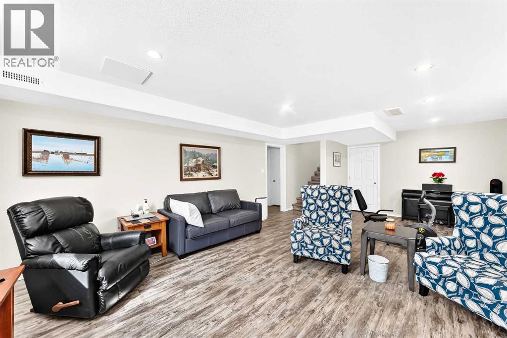 520 Couleesprings Crescent - 21