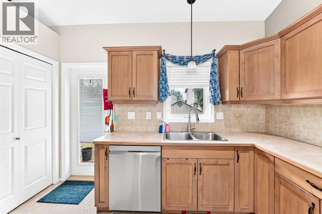 520 Couleesprings Crescent - 6